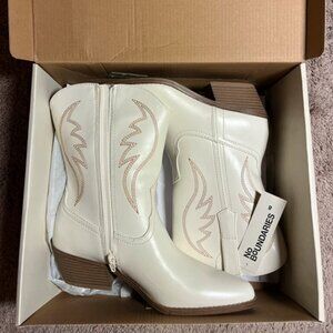 No Boundaries Short Western Boots